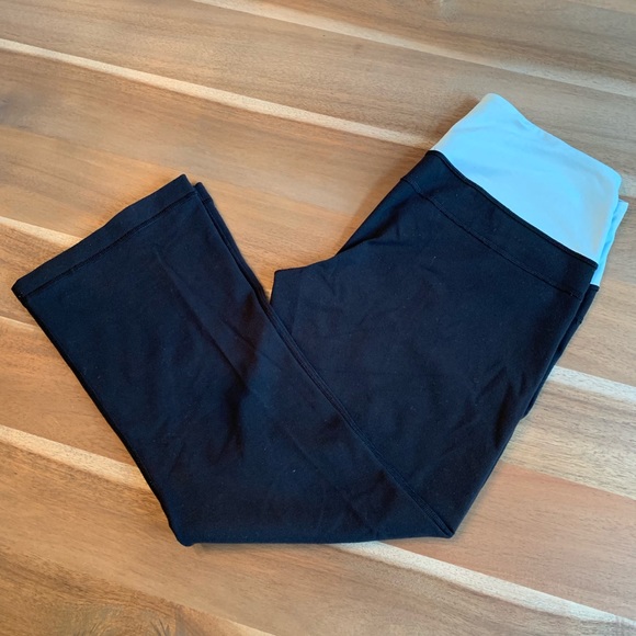 lululemon athletica Pants - Lululemon Groove Yoga Crop Size 8